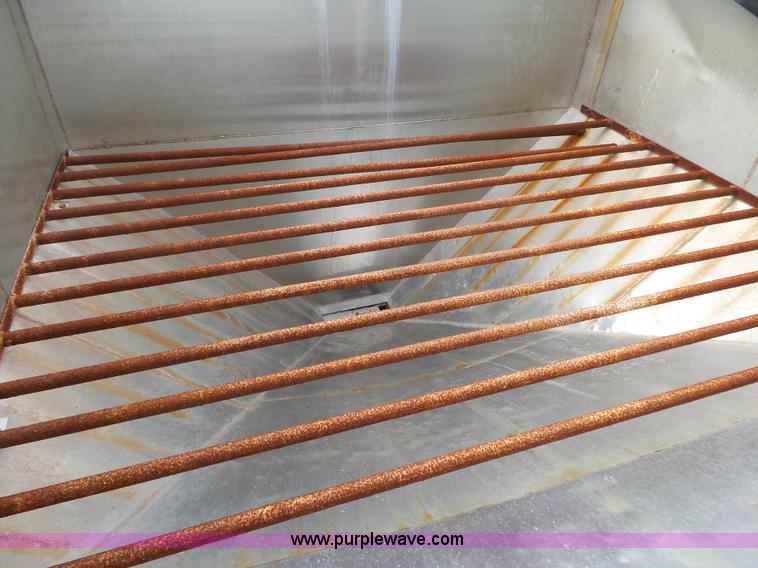 image for item K1157 1997 Peterbilt 377 tender truck