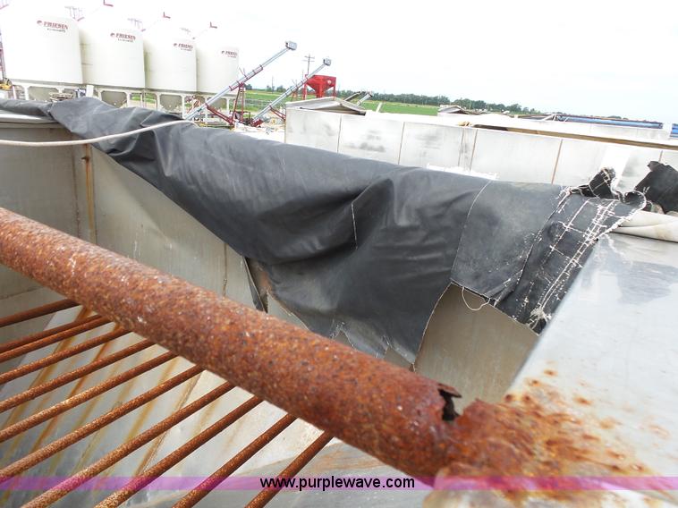 image for item K1157 1997 Peterbilt 377 tender truck