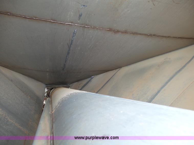 image for item K1157 1997 Peterbilt 377 tender truck