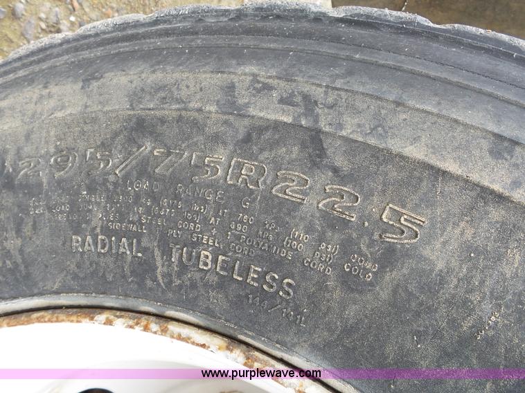 image for item K1157 1997 Peterbilt 377 tender truck