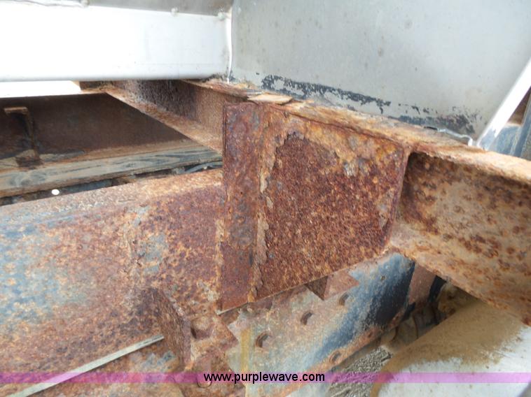 image for item K1157 1997 Peterbilt 377 tender truck