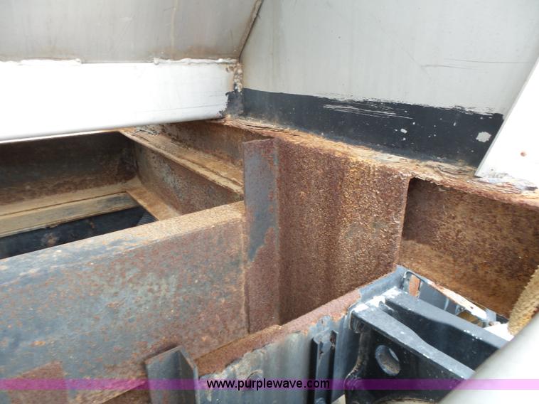 image for item K1157 1997 Peterbilt 377 tender truck