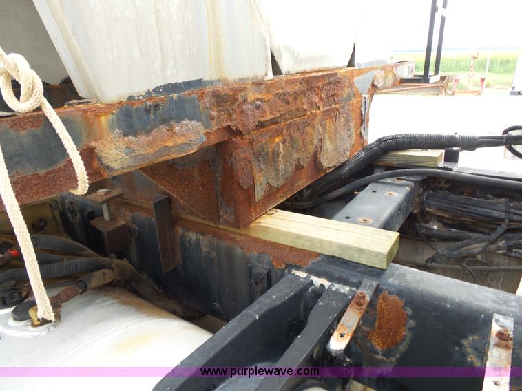 image for item K1157 1997 Peterbilt 377 tender truck