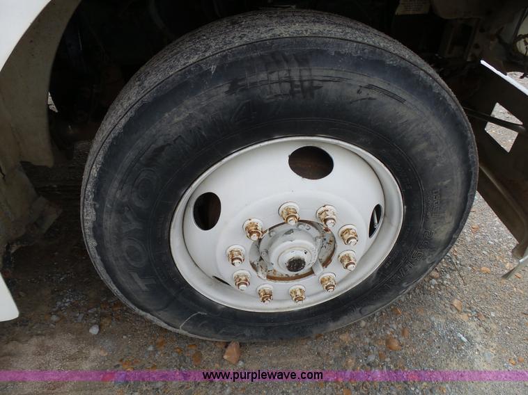 image for item K1157 1997 Peterbilt 377 tender truck