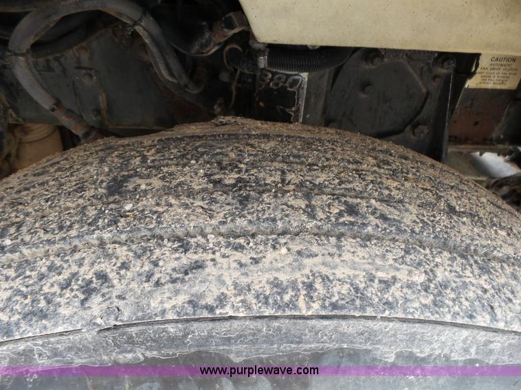 image for item K1157 1997 Peterbilt 377 tender truck