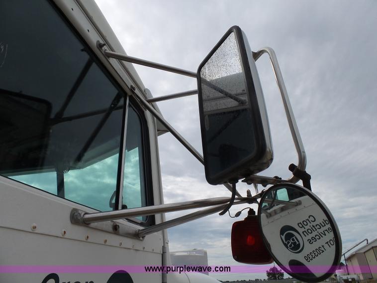 image for item K1157 1997 Peterbilt 377 tender truck