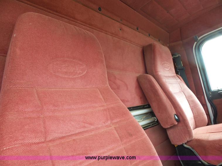 image for item K1157 1997 Peterbilt 377 tender truck