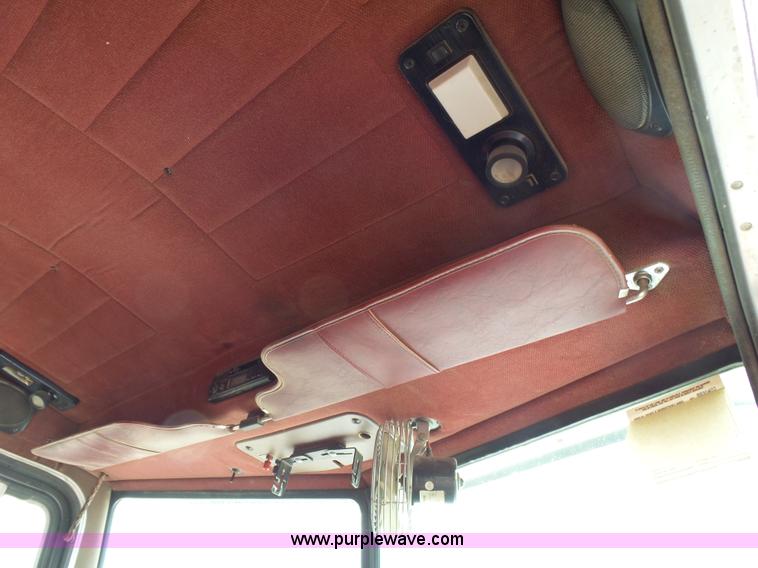 image for item K1157 1997 Peterbilt 377 tender truck