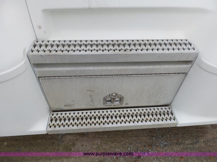 image for item K1157 1997 Peterbilt 377 tender truck