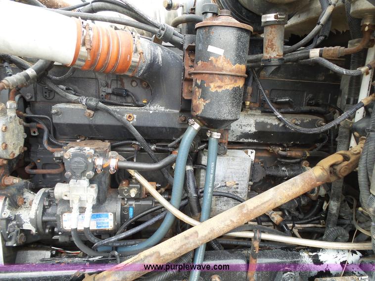 image for item K1157 1997 Peterbilt 377 tender truck