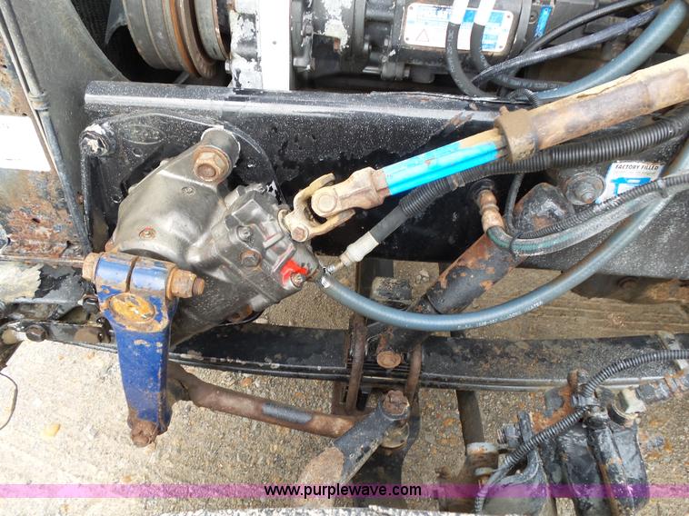 image for item K1157 1997 Peterbilt 377 tender truck