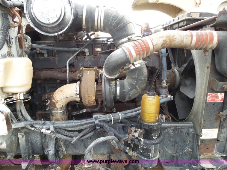 image for item K1157 1997 Peterbilt 377 tender truck