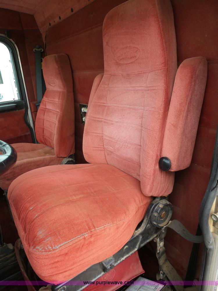 image for item K1157 1997 Peterbilt 377 tender truck