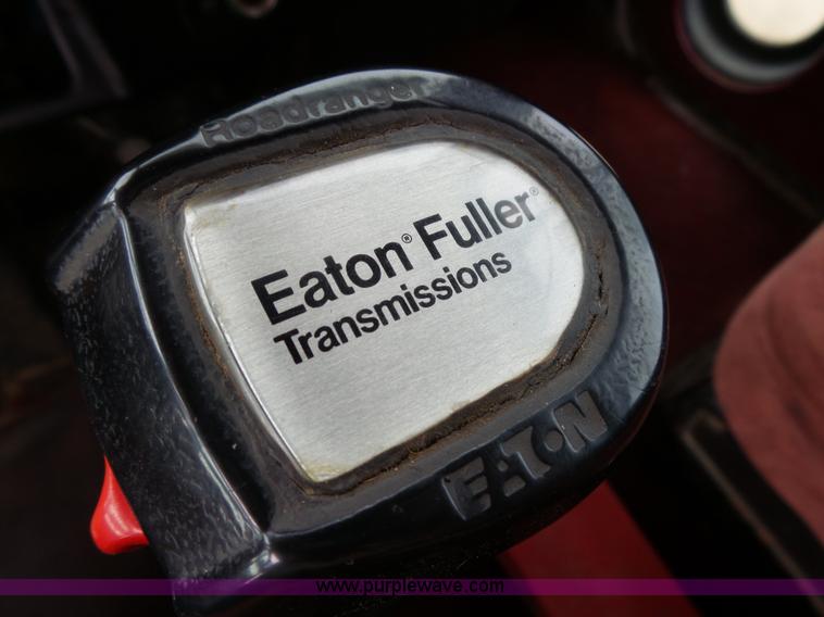 image for item K1157 1997 Peterbilt 377 tender truck