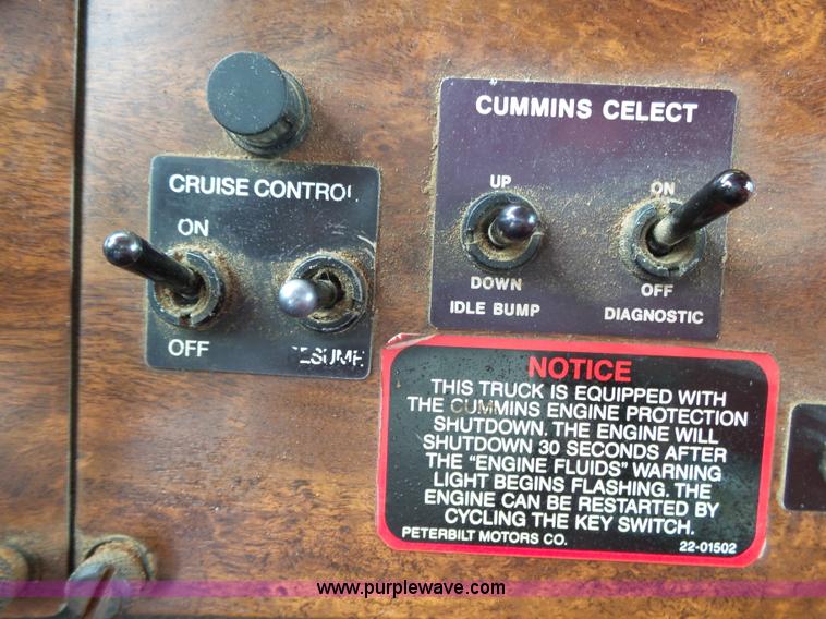 image for item K1157 1997 Peterbilt 377 tender truck