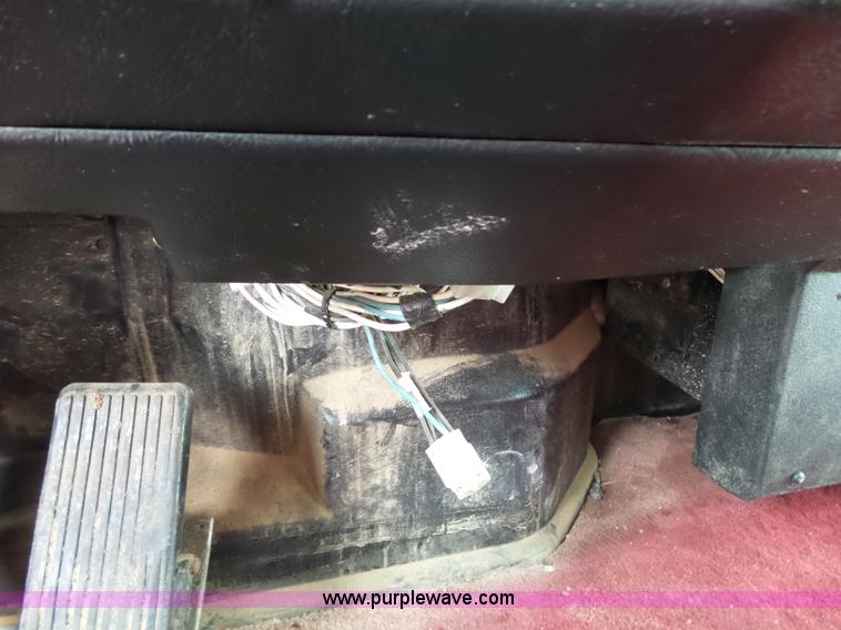 image for item K1157 1997 Peterbilt 377 tender truck