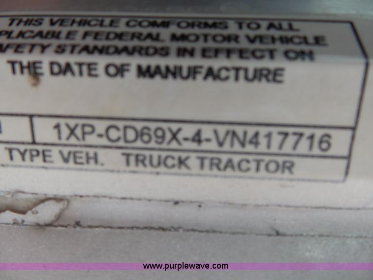 image for item K1157 1997 Peterbilt 377 tender truck