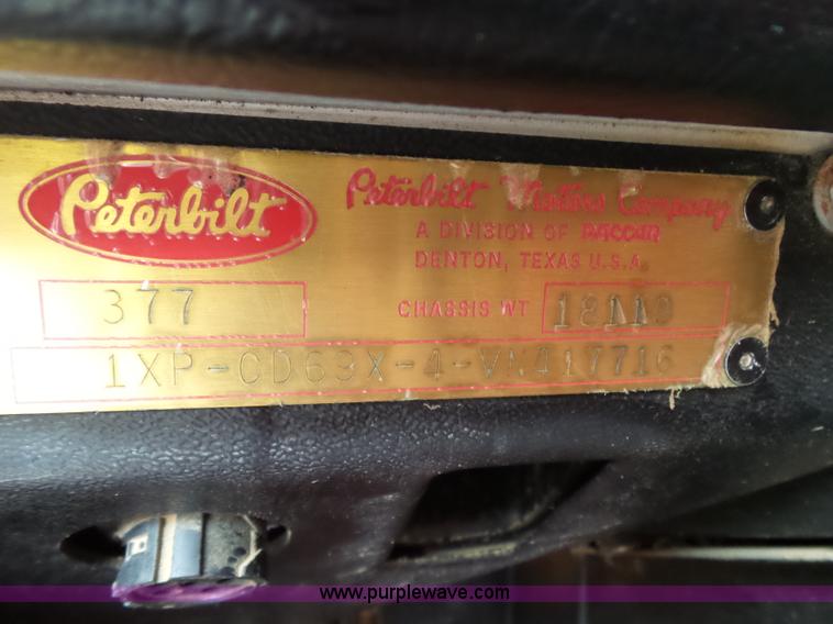 image for item K1157 1997 Peterbilt 377 tender truck