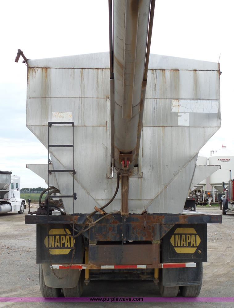 image for item K1158 1999 Mack CH613 tender truck