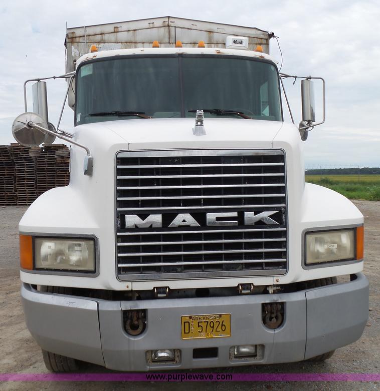 image for item K1158 1999 Mack CH613 tender truck
