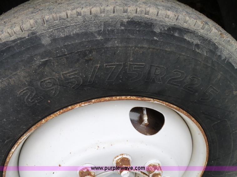 image for item K1158 1999 Mack CH613 tender truck