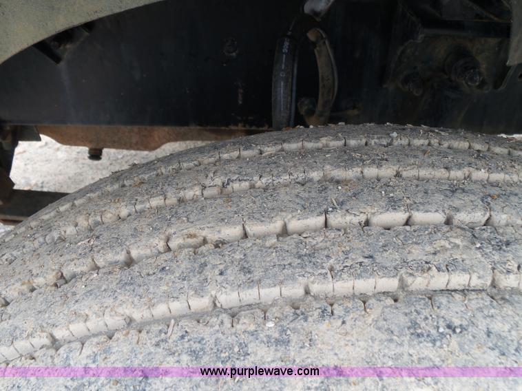 image for item K1158 1999 Mack CH613 tender truck