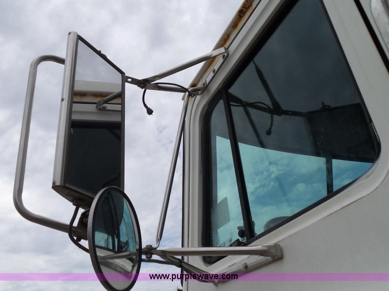 image for item K1158 1999 Mack CH613 tender truck