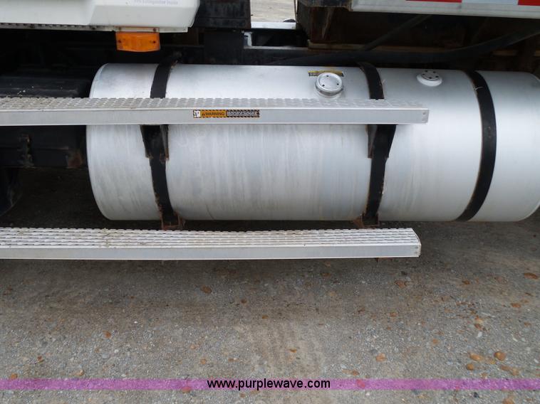 image for item K1158 1999 Mack CH613 tender truck