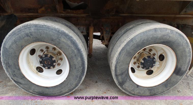 image for item K1158 1999 Mack CH613 tender truck