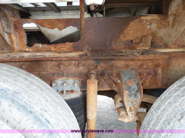 image for item K1158 1999 Mack CH613 tender truck