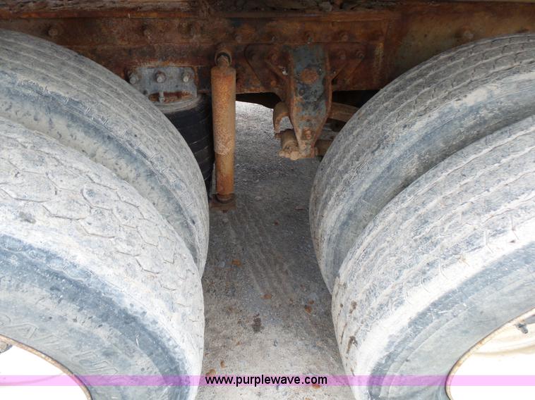 image for item K1158 1999 Mack CH613 tender truck