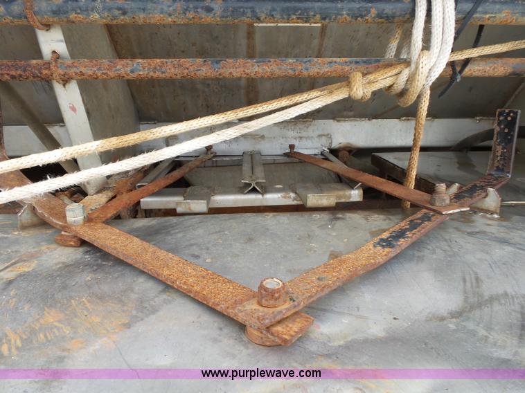 image for item K1158 1999 Mack CH613 tender truck