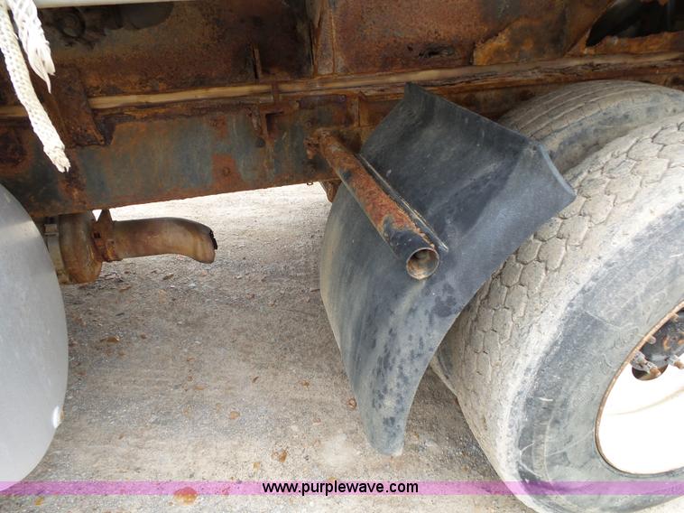 image for item K1158 1999 Mack CH613 tender truck