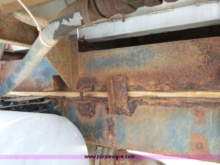 image for item K1158 1999 Mack CH613 tender truck