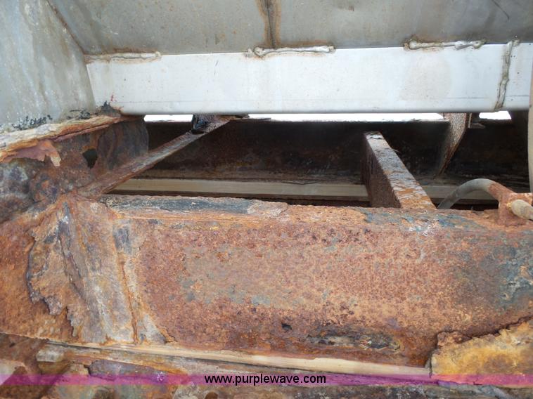 image for item K1158 1999 Mack CH613 tender truck