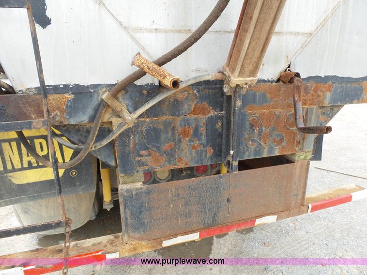 image for item K1158 1999 Mack CH613 tender truck