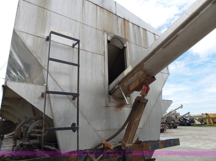 image for item K1158 1999 Mack CH613 tender truck