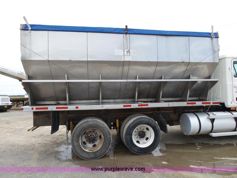 image for item K1158 1999 Mack CH613 tender truck