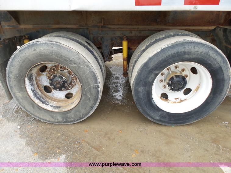 image for item K1158 1999 Mack CH613 tender truck