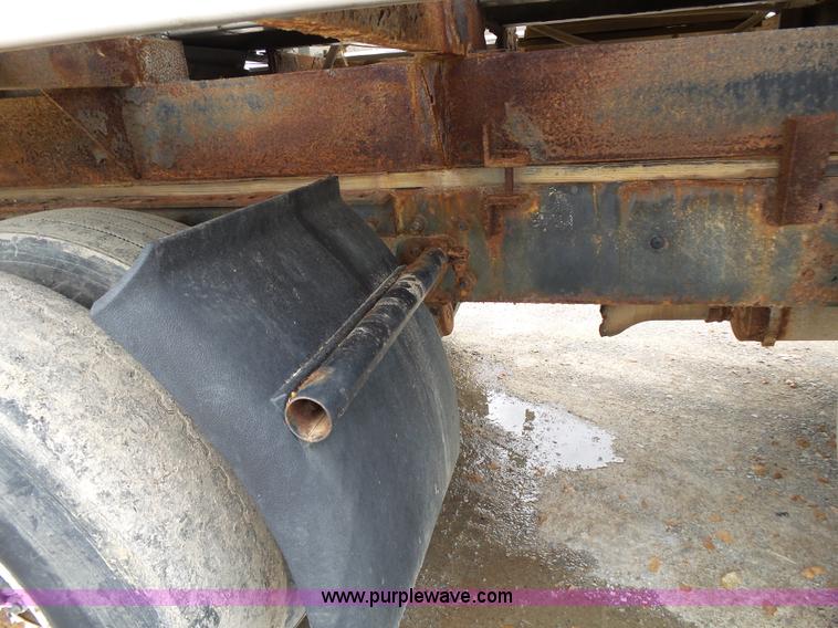 image for item K1158 1999 Mack CH613 tender truck