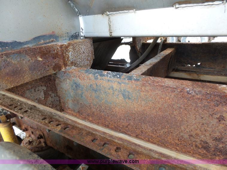 image for item K1158 1999 Mack CH613 tender truck