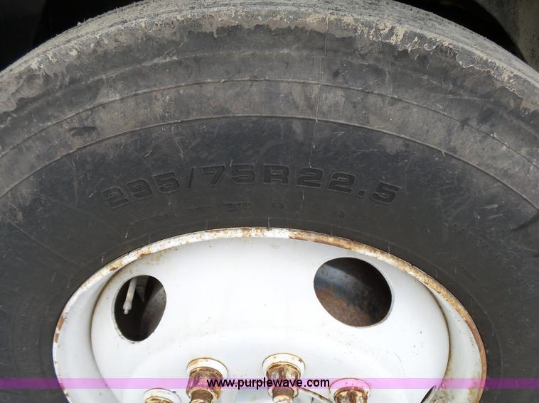 image for item K1158 1999 Mack CH613 tender truck