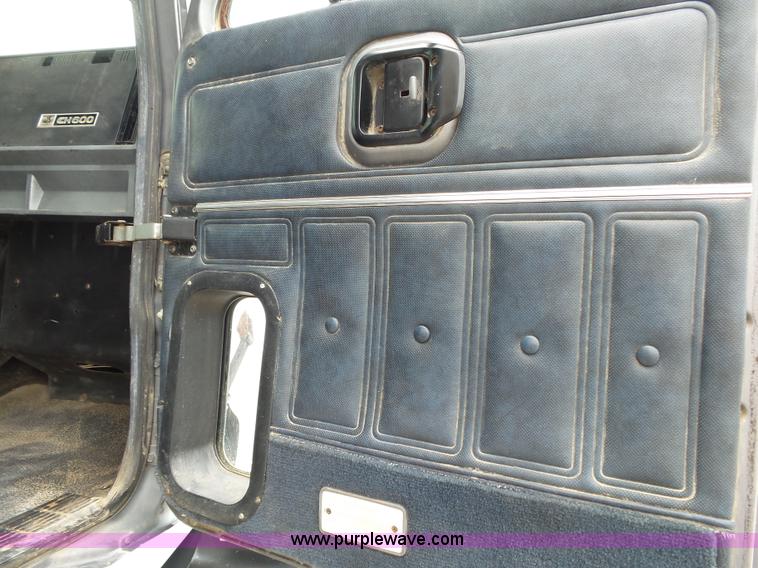 image for item K1158 1999 Mack CH613 tender truck