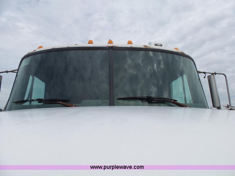 image for item K1158 1999 Mack CH613 tender truck