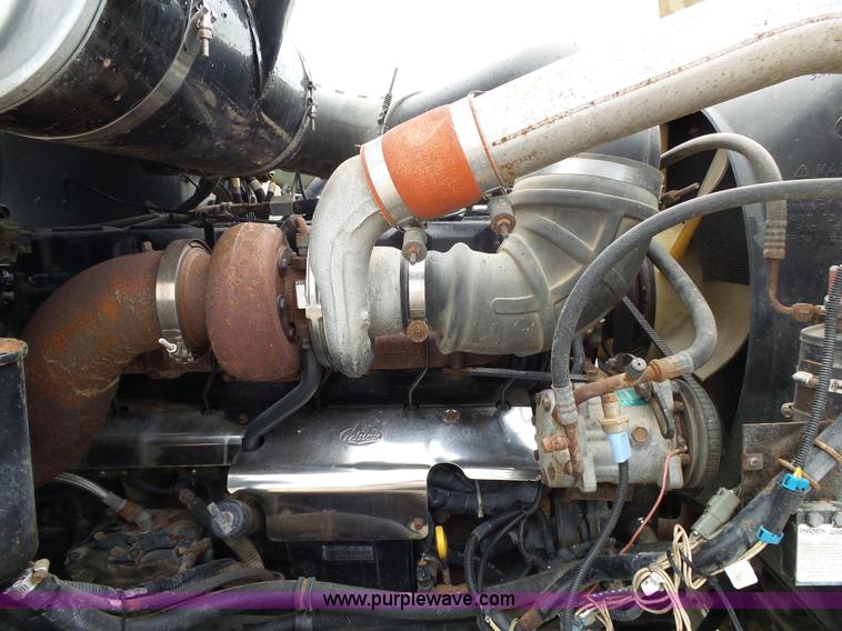 image for item K1158 1999 Mack CH613 tender truck