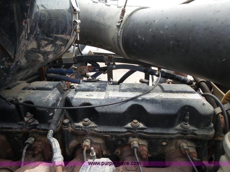 image for item K1158 1999 Mack CH613 tender truck