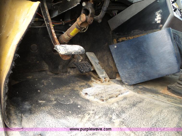 image for item K1158 1999 Mack CH613 tender truck