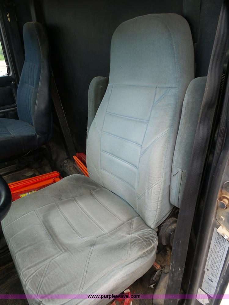 image for item K1158 1999 Mack CH613 tender truck