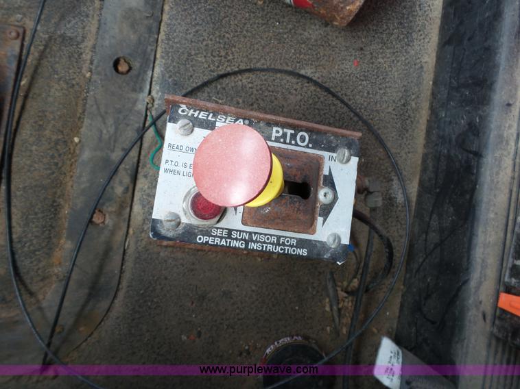 image for item K1158 1999 Mack CH613 tender truck