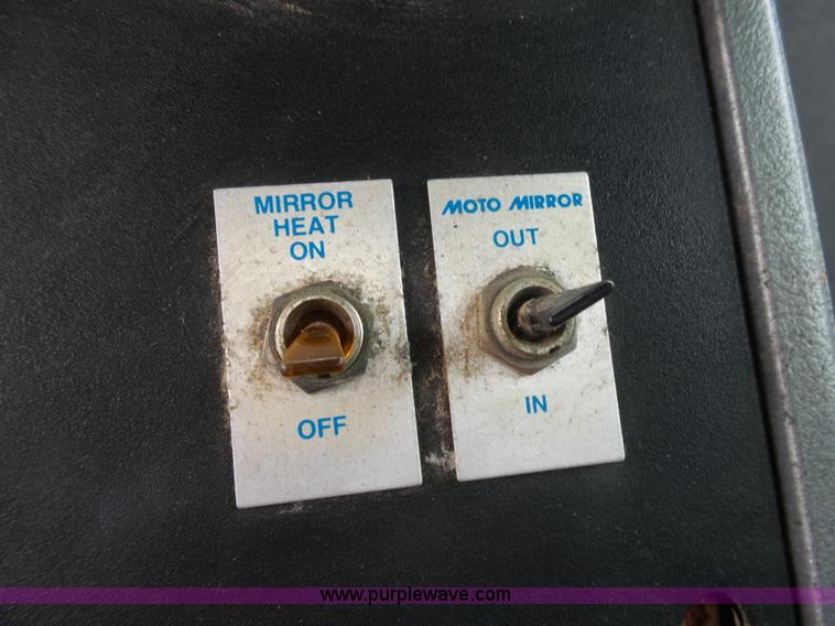 image for item K1158 1999 Mack CH613 tender truck